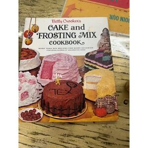 Vtg Betty Crocker's Cake And Frosting Mix Cookbook 1st Edition  1966 HC